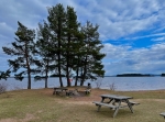 Åmåsängsbadet i Mora - grillplats med bänkar.